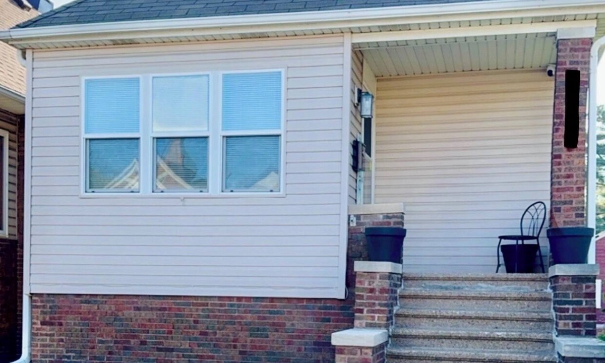 Robertsdale Apartment | Urban Whiting is where the City and Lake meet.
