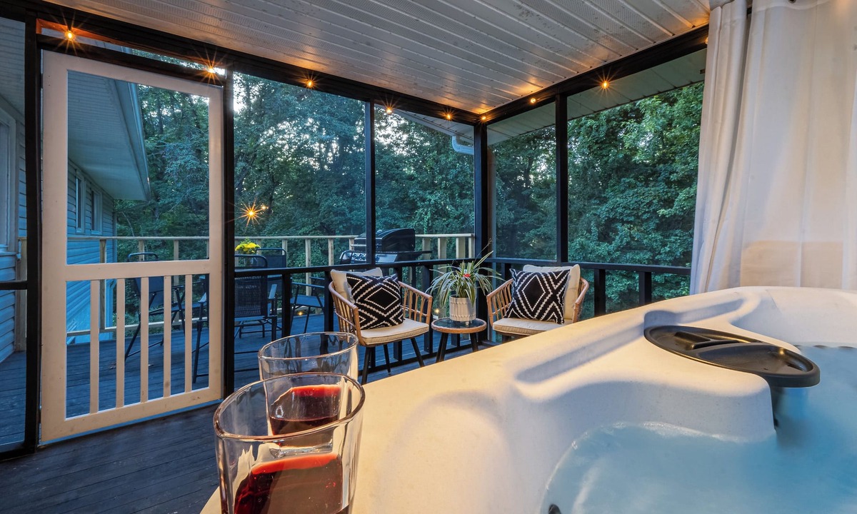 Summerlee House | #VelvetHill#NewRiverGorge#HOTTUB#GameRooM#PetFriendly#FirePit#KidsArea#BBQGrill