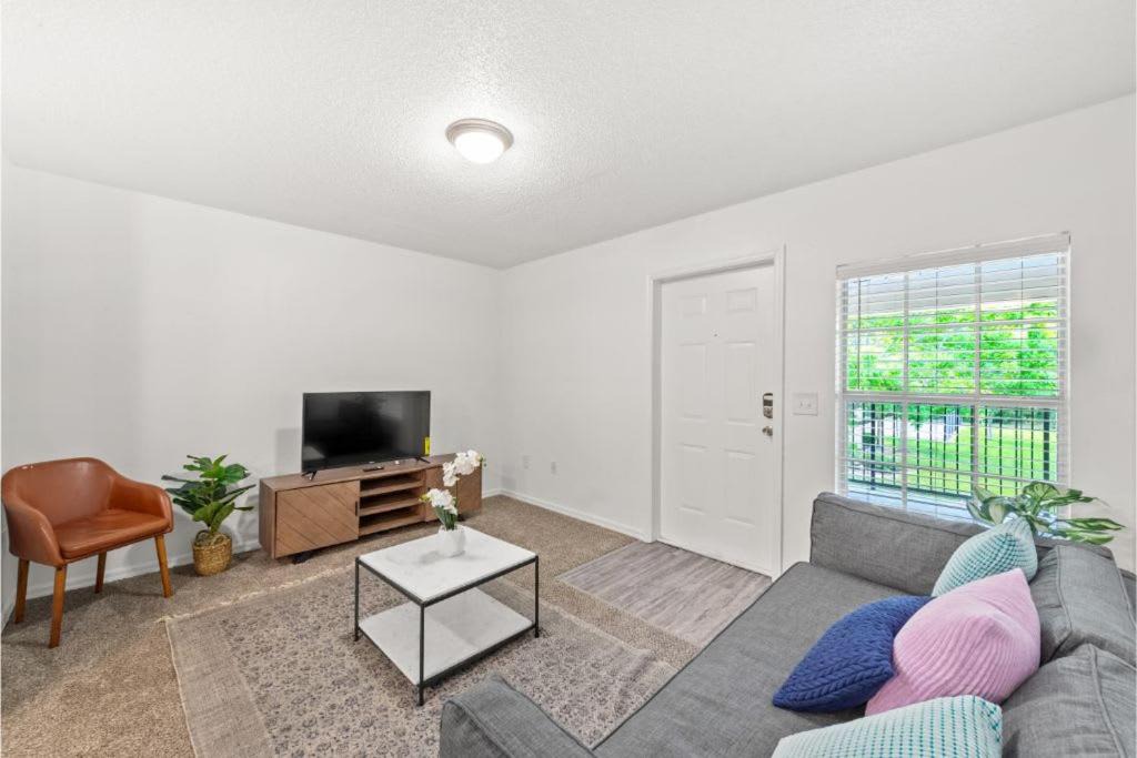Myrtle Beach Apartment | Viagem Stunning 2BR with Pool, Gym & Parking