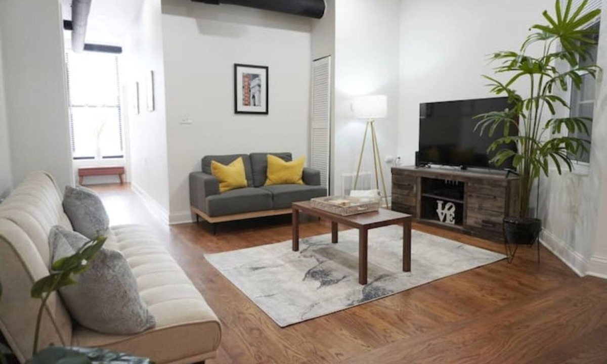 Pilsen Apartment | Vibrant 3BR Pilsen Stay Free Parking Near Downtown