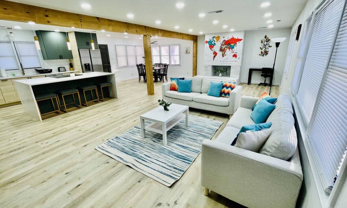 Greensboro House | Vibrant 4BR Split-Level Home Near PTI Airport