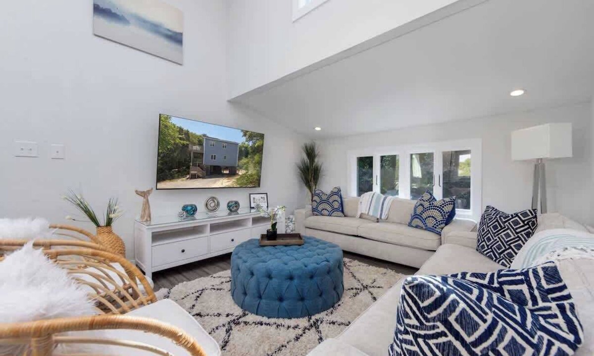 Southern Shores House | Walk to Beach Enjoy Southern Shores Pickle Ball