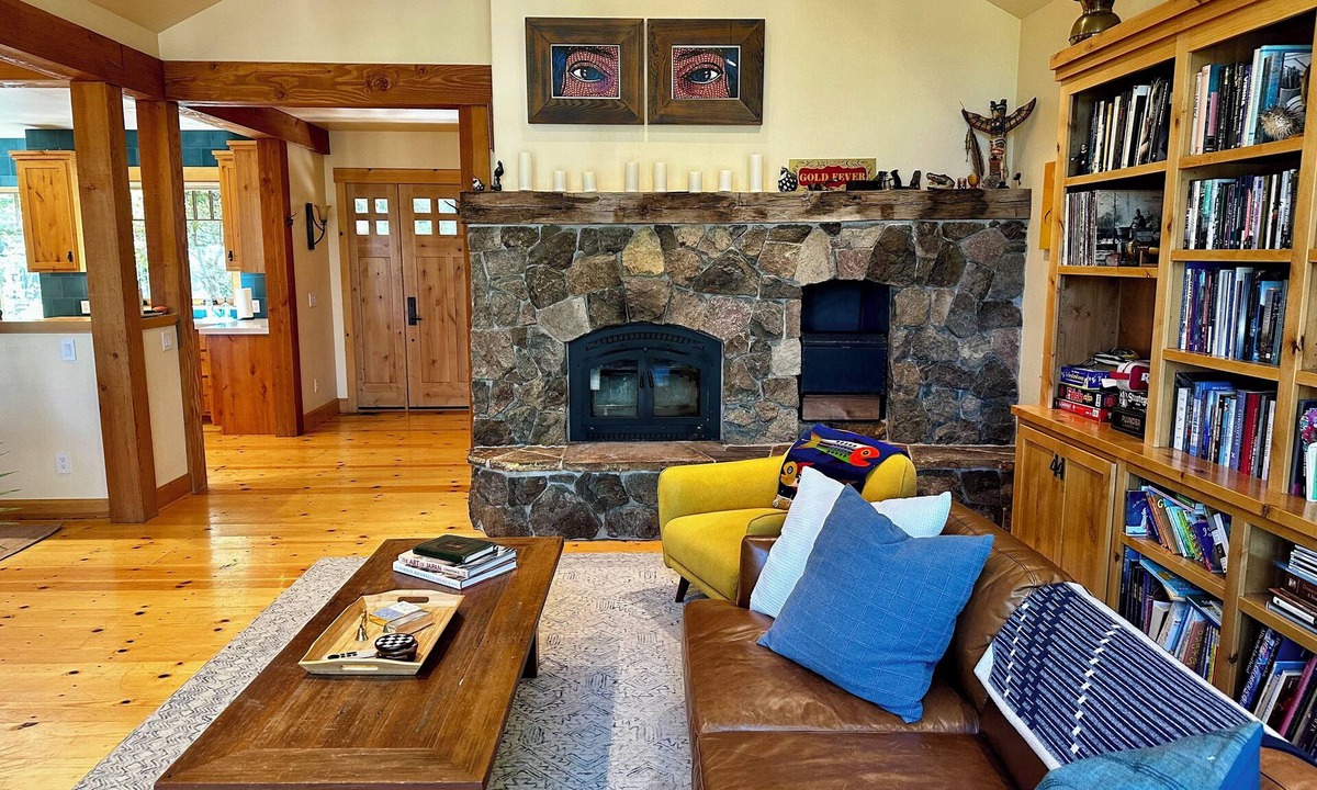 Graeagle House | Walk to Downtown Graeagle, Mill Pond & Pickleball