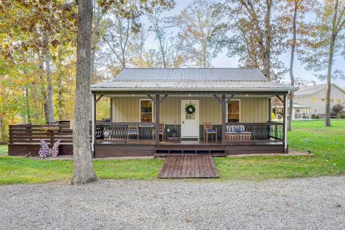 Hardin House | Walk to Marina and Beach Charming Home in Hardin