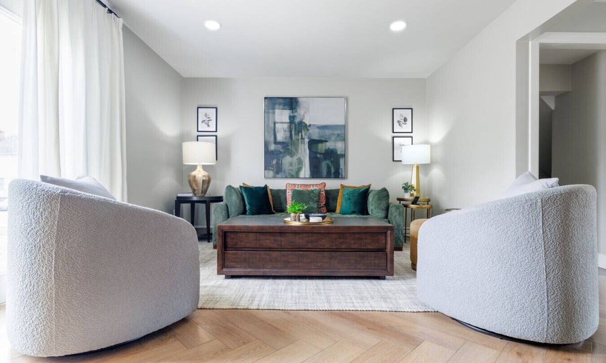 Northeast South Bend Villa | ★ Walk to Notre Dame Stadium | Games & Concerts | 5BR Sleeps 12