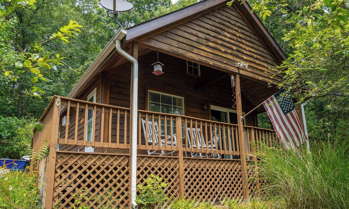 Luray Cabin | Walk to Shenandoah River/Hiking nearby/Dog friendly