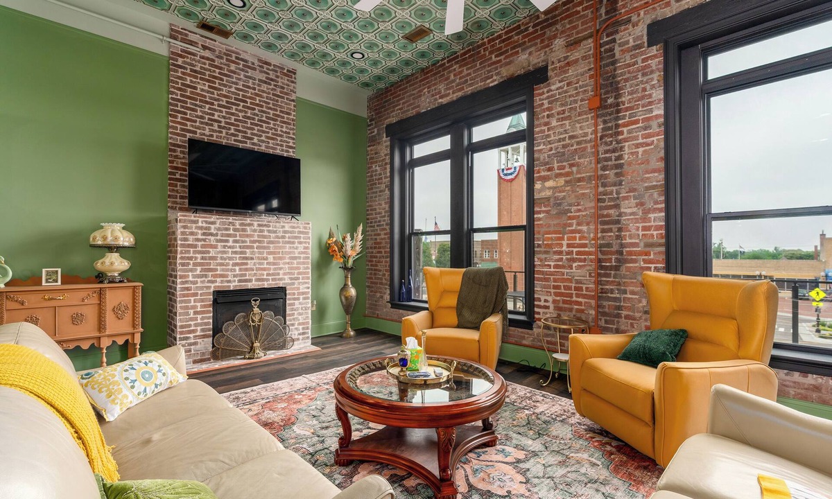 Marion Apartment | Walkable Downtown Marion Luxury Suite