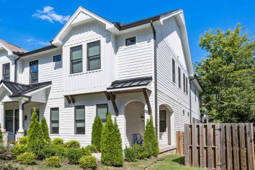 Hillsboro West End House | Walkable Hillsboro Home - Near 12 South & Vandy