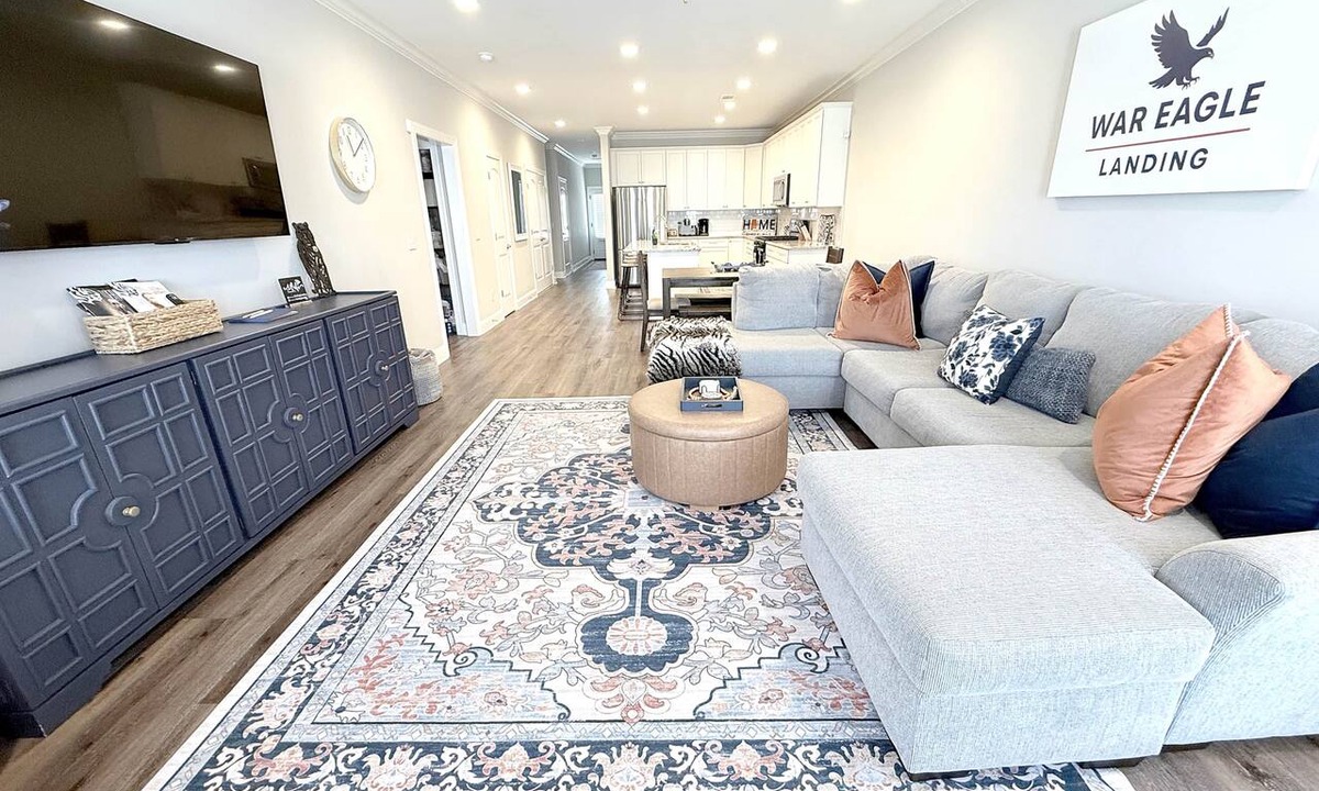 Auburn House | War Eagle Landing