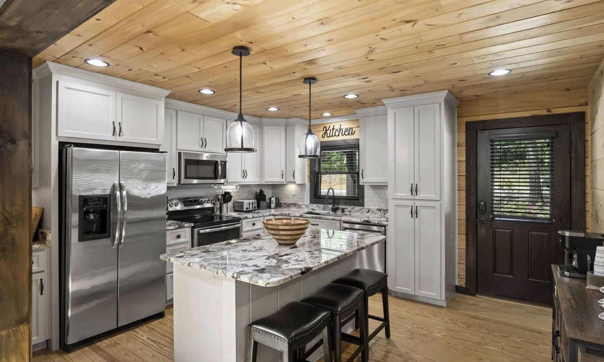 Lake Norman of Catawba Cottage | Waterfront 1-acre Private Dock, Hot Tub, Firepit Bankhead Lodge by Avantstay