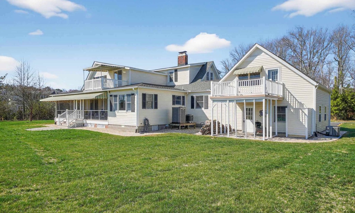 White Stone House | Waterfront Cottage with Private Dock, Sunrises & Wildlife on Ashley Cove