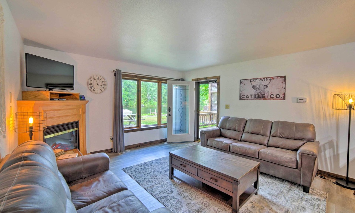 Goodman Condo | Waterfront Crivitz Property w/Lake Access!