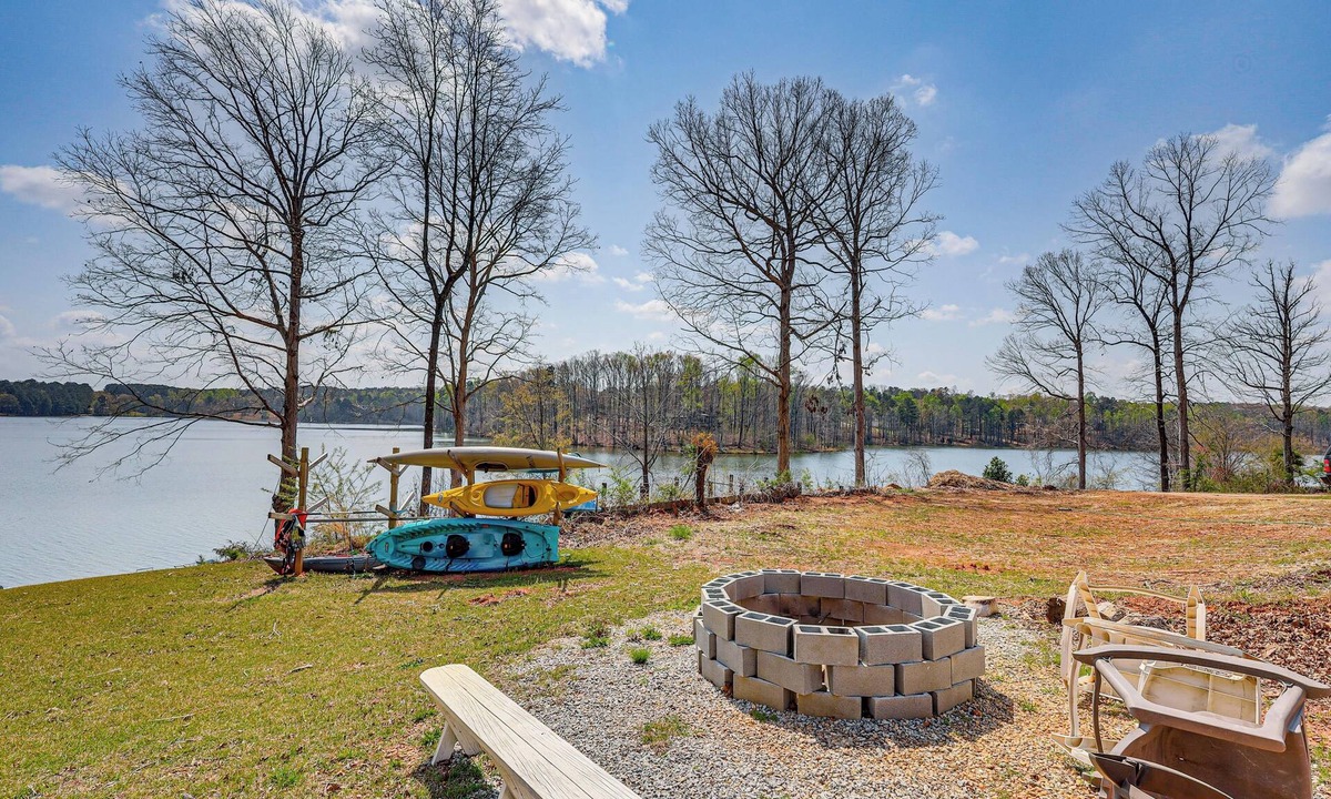 Bogart House | Waterfront Home w/Views on Bear Creek Reservoir!