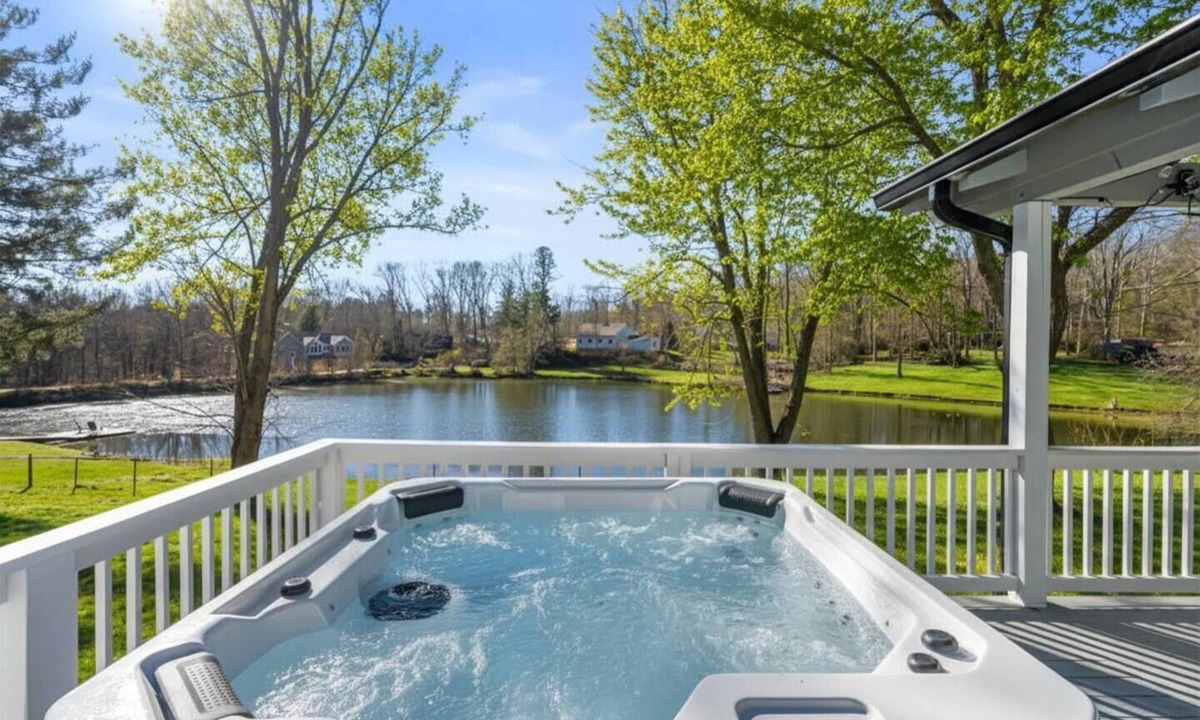 Royal Pines House | Waterfront, Hot Tub, Barrel Sauna, Theater, GameRm
