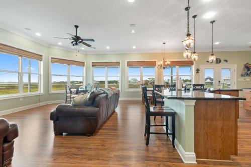 Shoreline Park House | Waterfront Oasis w/Dock, Sleeps 12