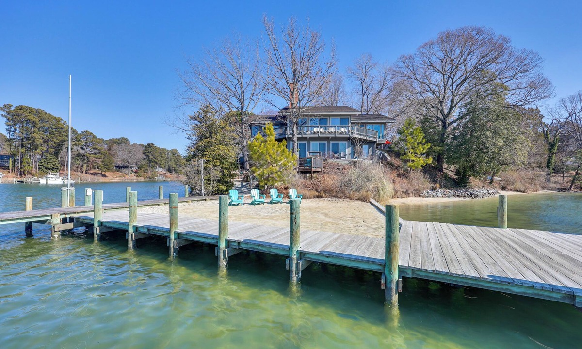 Irvington House | Waterfront, Private Beach, & Dock in Irvington