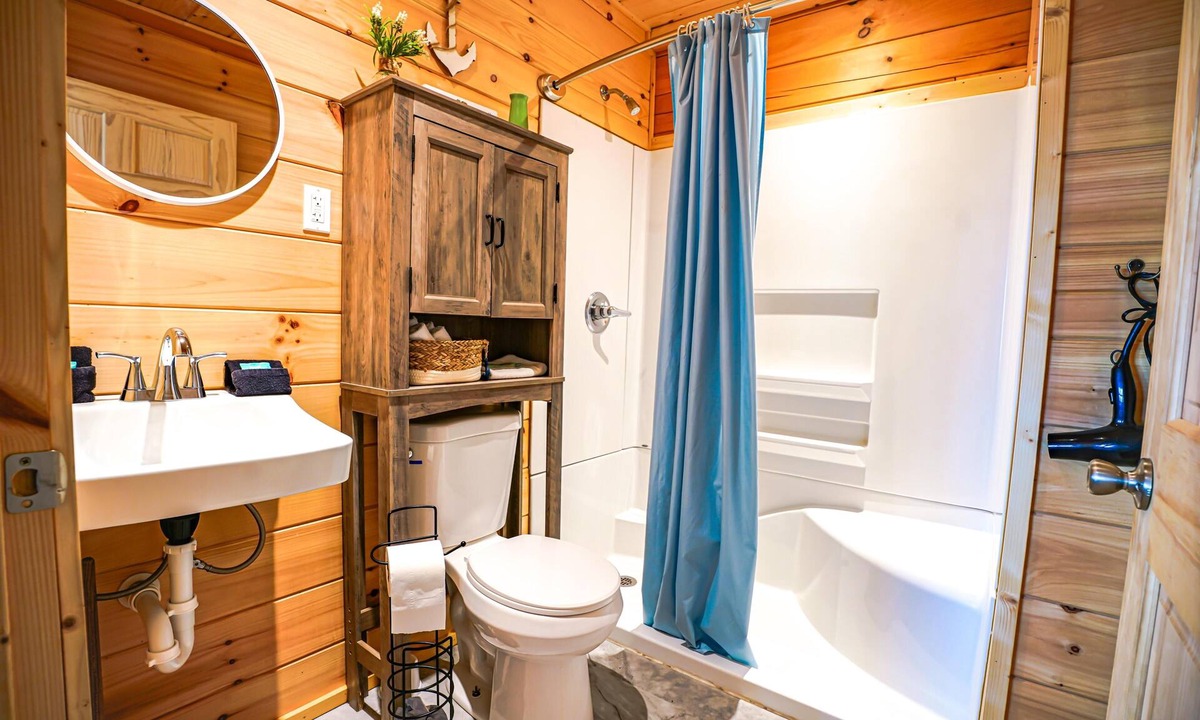 Eddyville Cabin | Waterfront Sunrise Bay Log Cabin - Lake Barkley Log is your perfect family escape on Lake Barkley! This charming log cabin offers two bedrooms, a sleeping loft, full kitchen, and bathroom with shower.