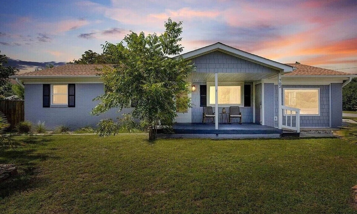 Silver Lake House | Welcoming 4-bedroom house central Wilmington, close to 2 beaches, UNCW, downtown