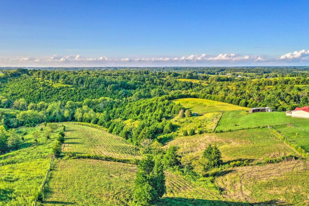 Rutland House | Welcoming Kentucky Home w/Sprawling Views!