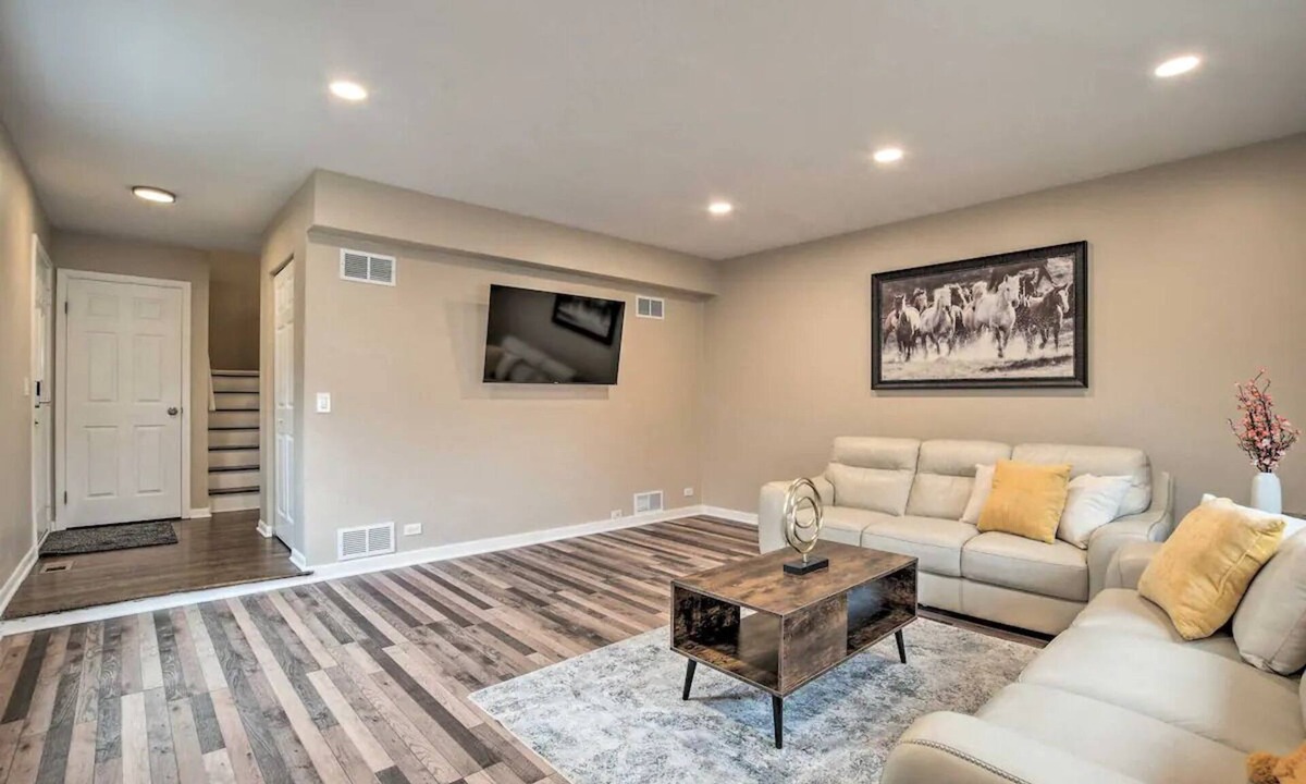 Arlington Heights House | WFH Friendly, 30+ Days Stays, Near Train Station