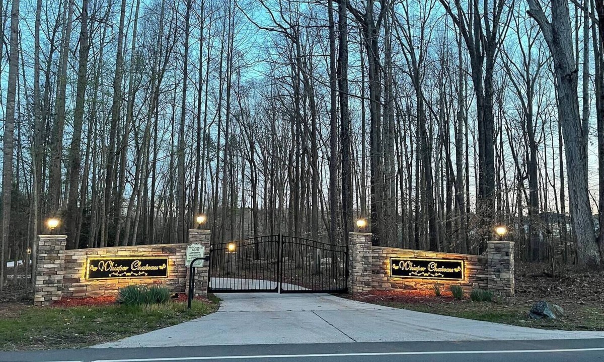 Greensboro House | Whisper Chateau*Luxury Showers*Private*14 Guests