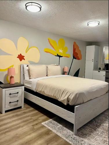Townsend Hotel | Wildflower Room At The Trailblazer Unit 9