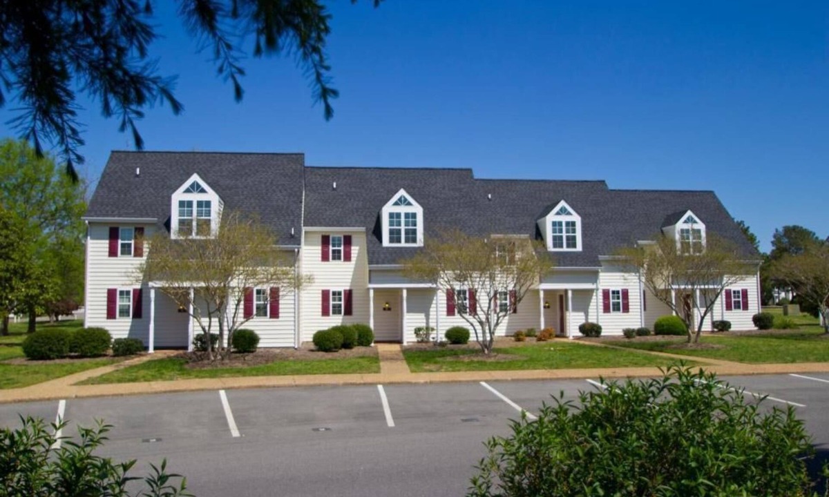 Berkeley Villa | Williamsburg | Historic Village Retreat | Pool & Tennis | 2BR
