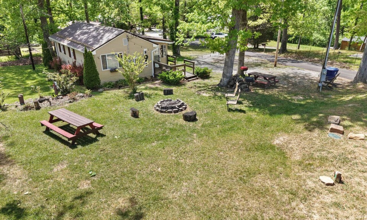 Sloans Valley House | Wooded Cottage with Fire Pit and Boat Parking