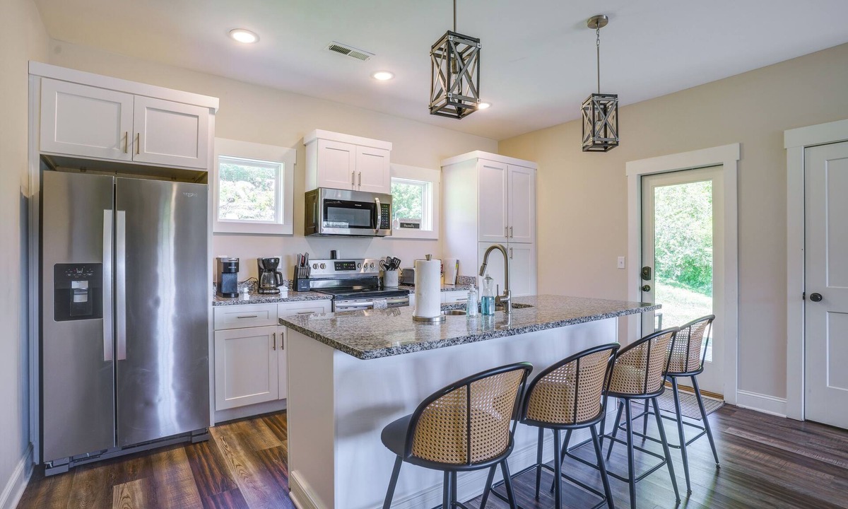 Lookout Valley Neighborhood Association Cottage | Wooded Escape w/Beautiful Backyard + Mtn Views!