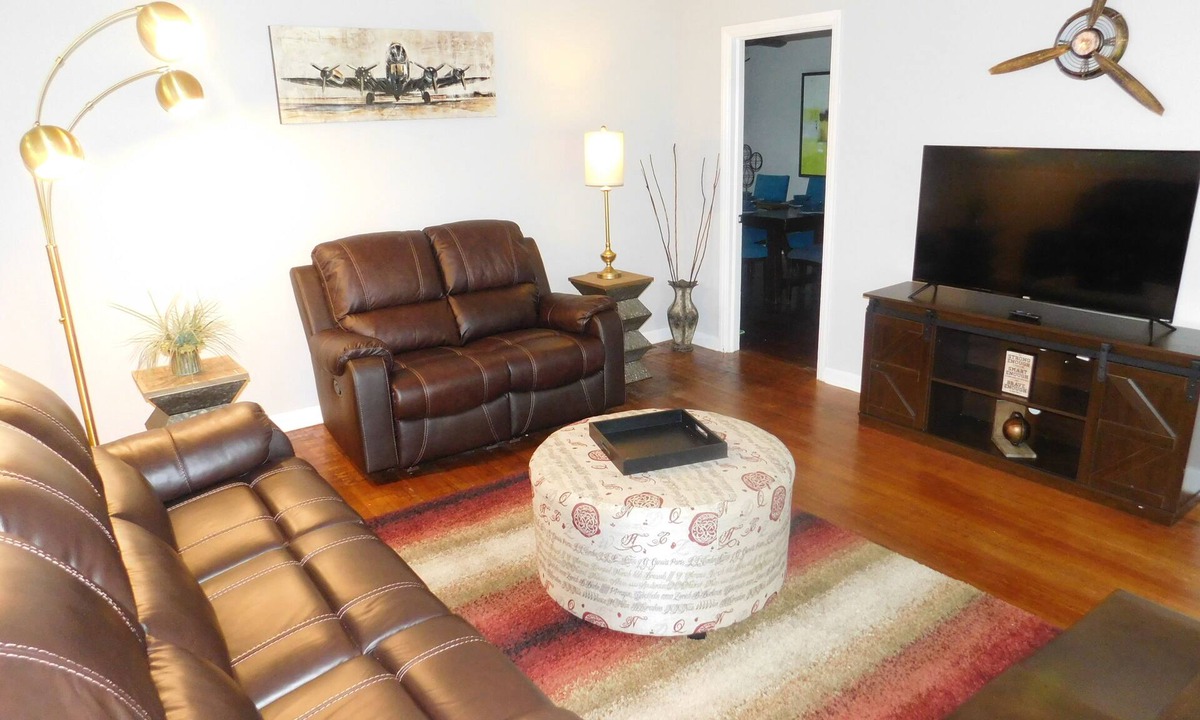 Forest Park House | World Cup Ready 5BR Near Airport & Stadium Sleeps14 Sport Teams Welcome