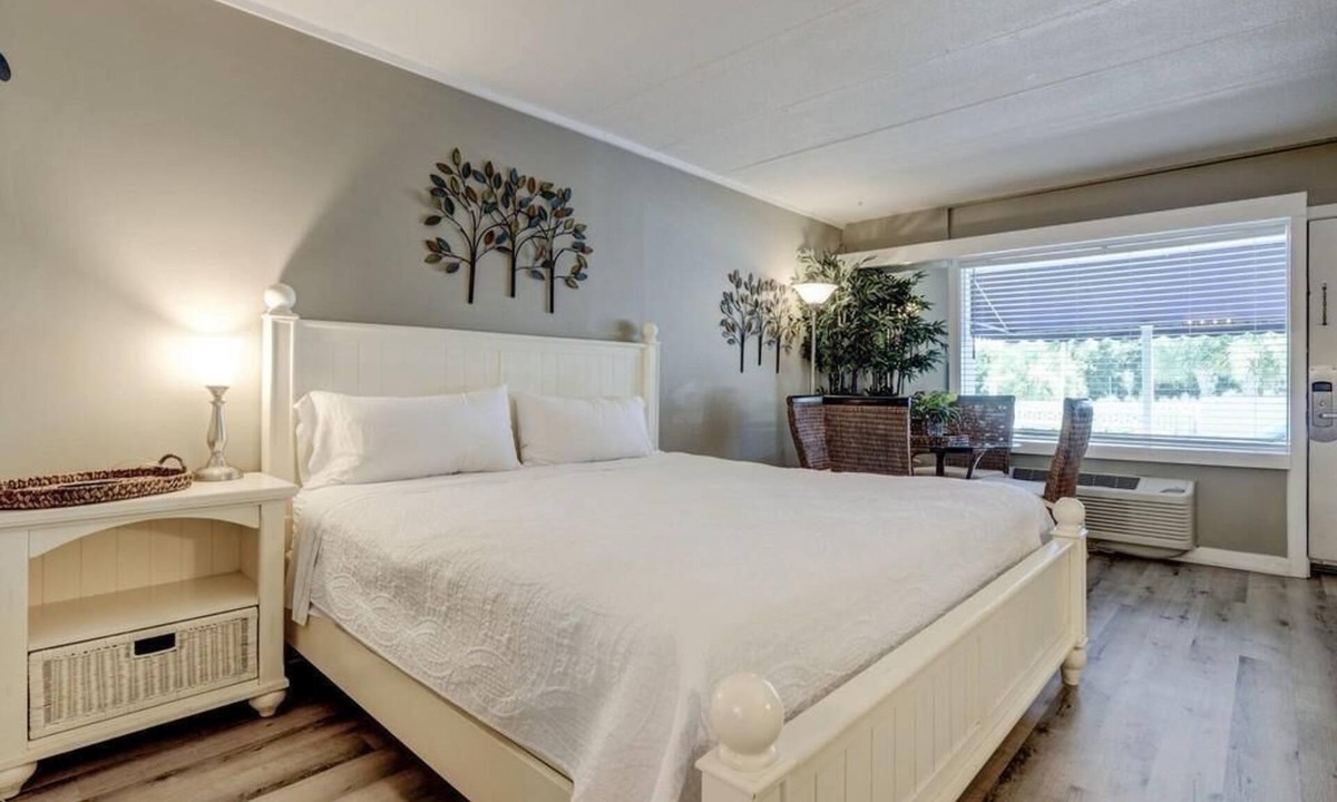 Airlie Apartment | Wrightsville Beach | Waterway Sail Away