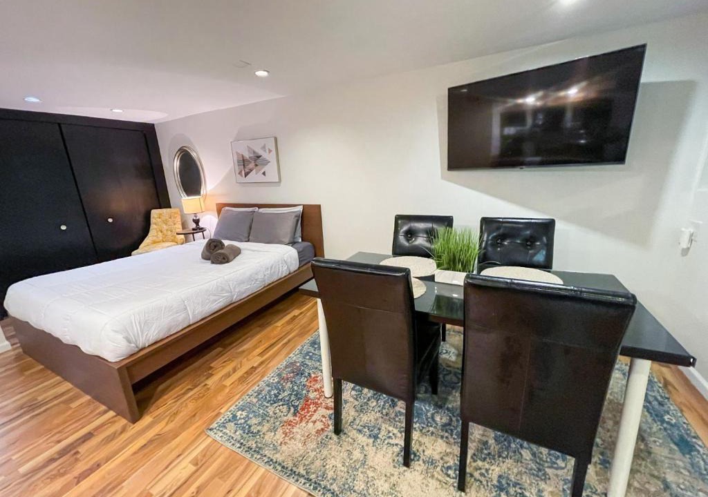 Lakeview Apartment | Wrigley Garden Unit