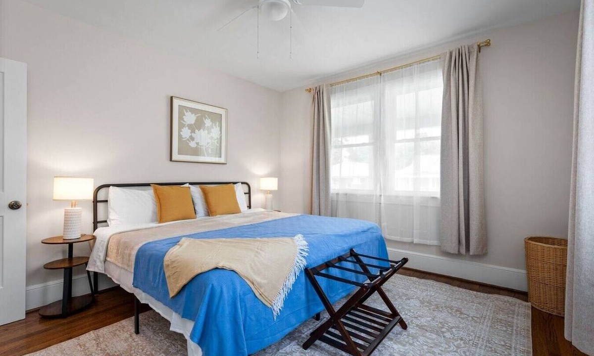Montrose House | Your Futura Stay: 4 BR Near RIC with Gaming Lounge