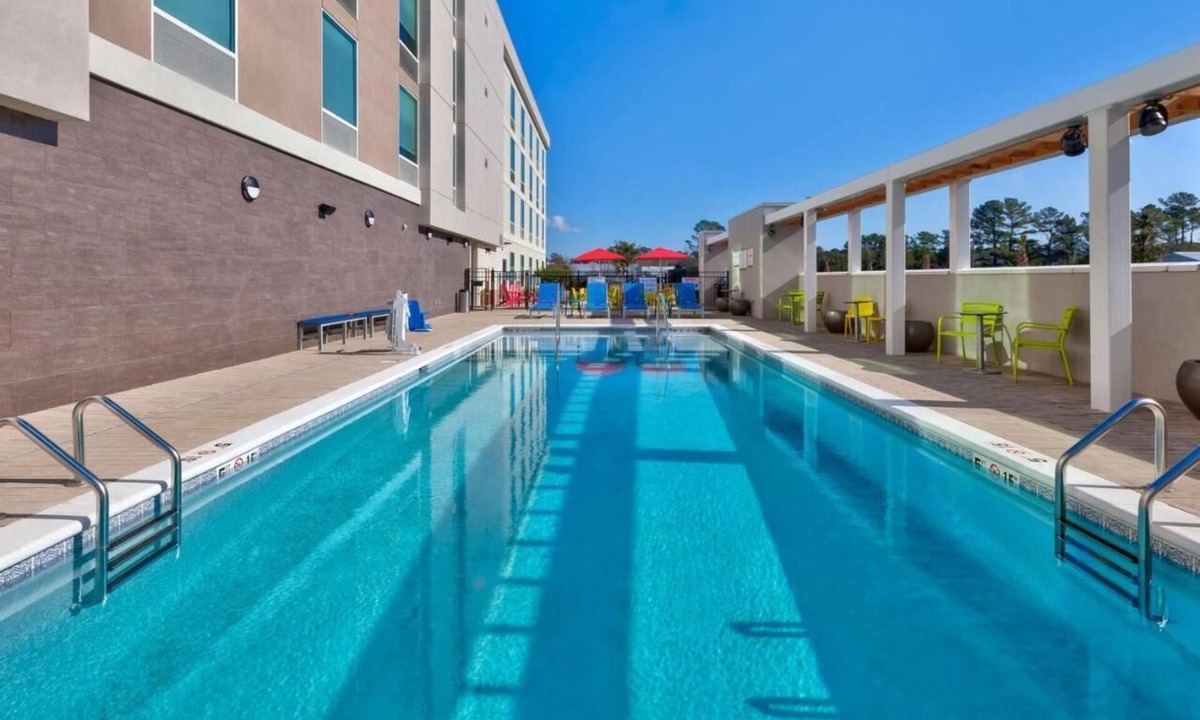 Wilmington Hotel | Your Home Away From Home! Onsite Pool, Free Parking, Breakfast, Pets Allowed!