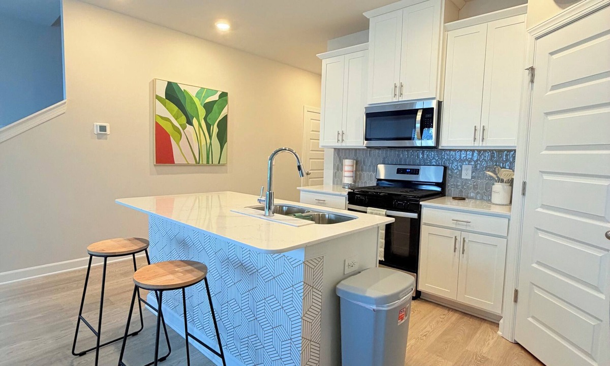 Greer House | Your Perfect Getaway – Clean, Modern & Prime Location