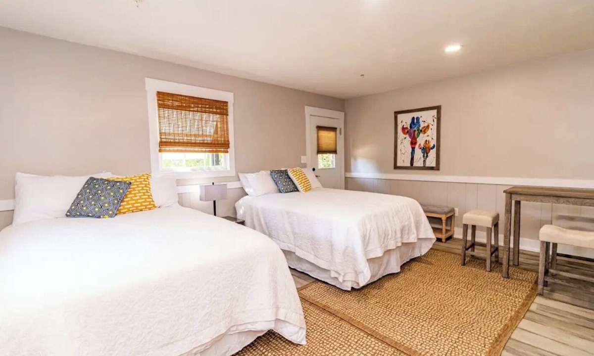 Wirtz Resort | ZAMBEZI, a cozy stay for four in the lodge of Karoo at Smith Mountain Lake