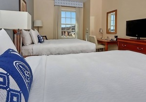 4 Peaceful Accommodation w/Indoor Pool | Right in the Heart of the City