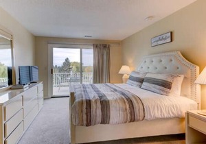Beautiful Comfy 2 Bedroom Golf Course Condo in Williamsburg