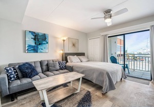 CHIC STUDIO STEPS FROM THE BEACH