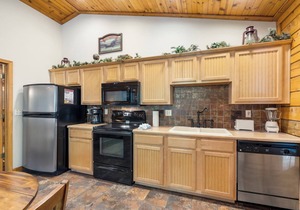 Cozy Walk-in Cabin with Fireplace, Jacuzzi, and Private, Covered Balcony