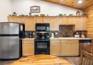 Cozy Walk-in Cabin with Fireplace, Jacuzzi, and Private, Covered Balcony