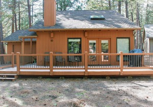Great Location! Steps from Fort Rock Park, Walk to SHARC -passes included in Bend