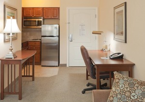King Studio. Free Breakfast. Pool. Only 5 Miles from Purdue University. in Lafayette
