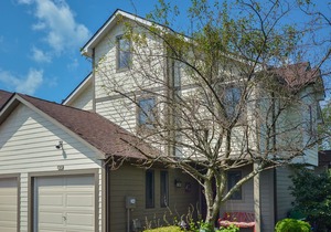 Lakefront Townhome with Community Pool Near Wisp in McHenry