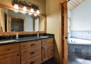 Luxury Lakefront Chalet Resort 2 Pools FREE Amenities Dock Kayaks Waterslide