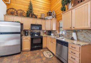 Multi-Unit Walk-in Cedar Log Cabin - Just off of Branson's 76 Country Blvd! Golf &Ticket Deals