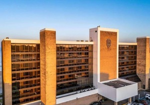 Oceanfront 1BR | King Bed & Private Balcony