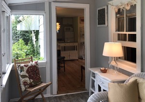 Private, Charming, Cottage-Style Westhampton House. Near Town and Beaches! AC in Westhampton
