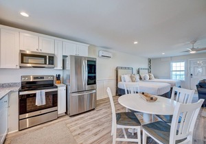 Saltwater Suites, 107 Queen 1st Floor