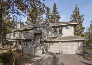 Spacious Vacation Home with Open Living Area, 8 Unlimited SHARC Passes in Sunriver